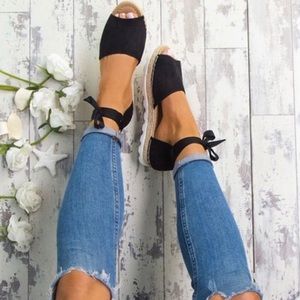 LACE UP SANDALS!